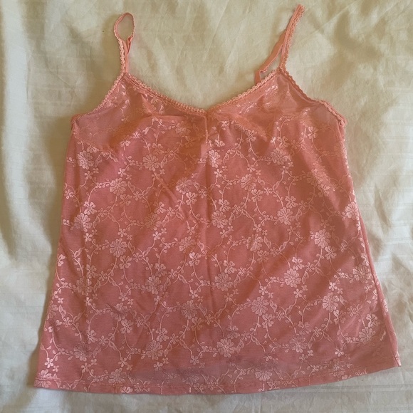 ADORABLE pink mesh flower detailed cami - Picture 1 of 4
